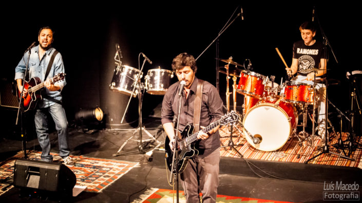 reportagem fotografia lotacao 136 tresporcento lisboa teatro azafama banda concerto musica