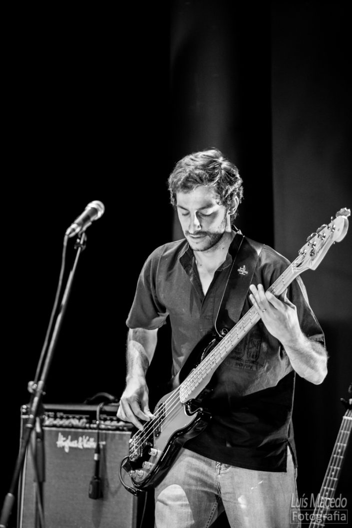 reportagem fotografia lotacao 136 tresporcento lisboa teatro azafama banda concerto musica