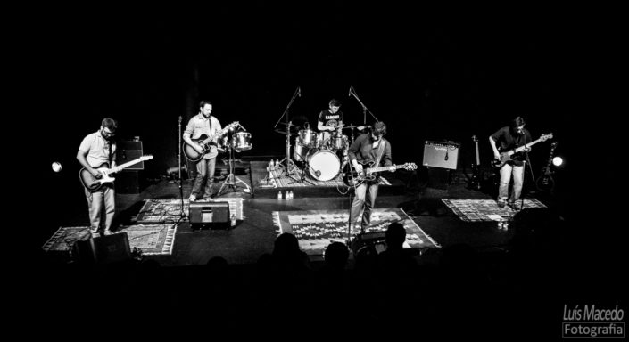 reportagem fotografia lotacao 136 tresporcento lisboa teatro azafama banda concerto musica