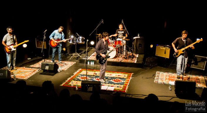 reportagem fotografia lotacao 136 tresporcento lisboa teatro azafama banda concerto musica