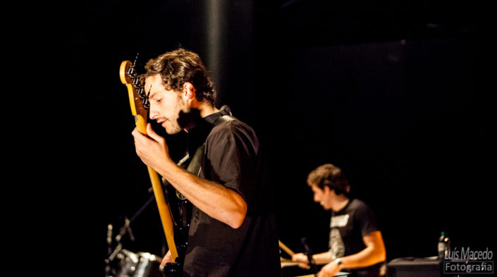 reportagem fotografia lotacao 136 tresporcento lisboa teatro azafama banda concerto musica