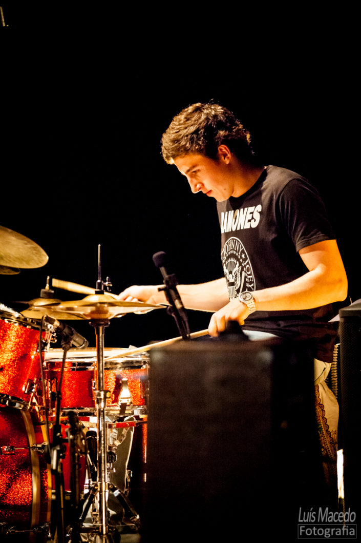 reportagem fotografia lotacao 136 tresporcento lisboa teatro azafama banda concerto musica