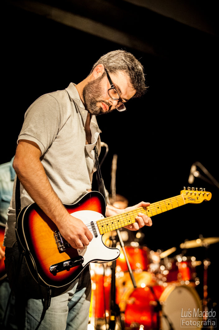 reportagem fotografia lotacao 136 tresporcento lisboa teatro azafama banda concerto musica