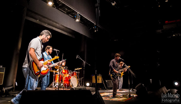 reportagem fotografia lotacao 136 tresporcento lisboa teatro azafama banda concerto musica
