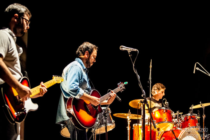 reportagem fotografia lotacao 136 tresporcento lisboa teatro azafama banda concerto musica