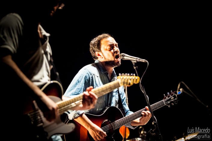 reportagem fotografia lotacao 136 tresporcento lisboa teatro azafama banda concerto musica
