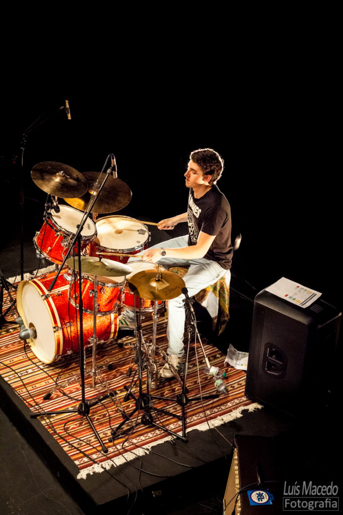 reportagem fotografia lotacao 136 tresporcento lisboa teatro azafama banda concerto musica