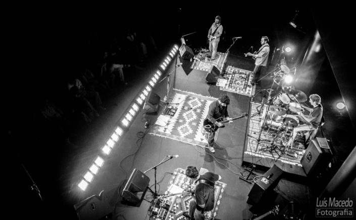 reportagem fotografia lotacao 136 tresporcento lisboa teatro azafama banda concerto musica