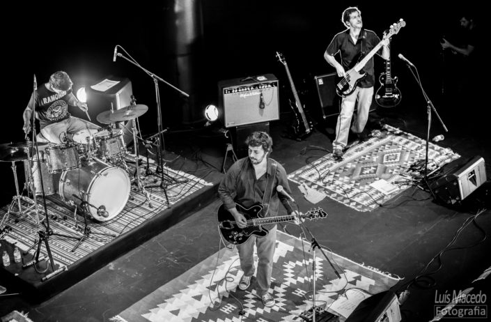 reportagem fotografia lotacao 136 tresporcento lisboa teatro azafama banda concerto musica