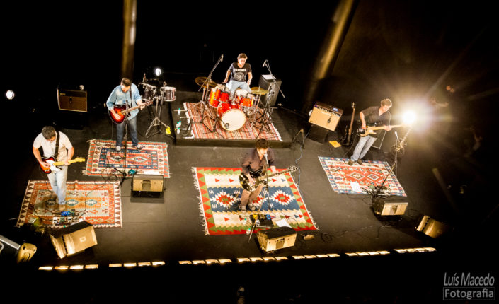 reportagem fotografia lotacao 136 tresporcento lisboa teatro azafama banda concerto musica