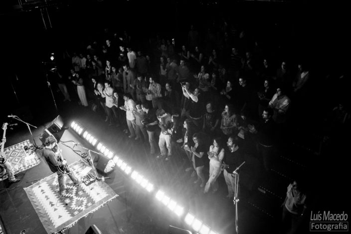 reportagem fotografia lotacao 136 tresporcento lisboa teatro azafama banda concerto musica