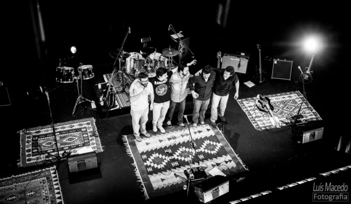 reportagem fotografia lotacao 136 tresporcento lisboa teatro azafama banda concerto musica