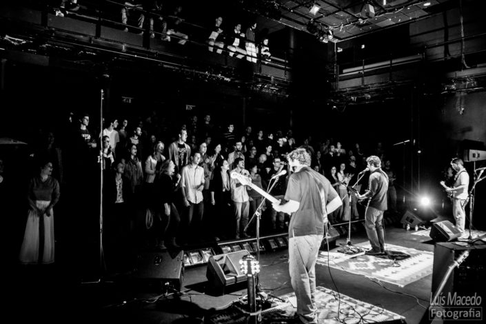 reportagem fotografia lotacao 136 tresporcento lisboa teatro azafama banda concerto musica