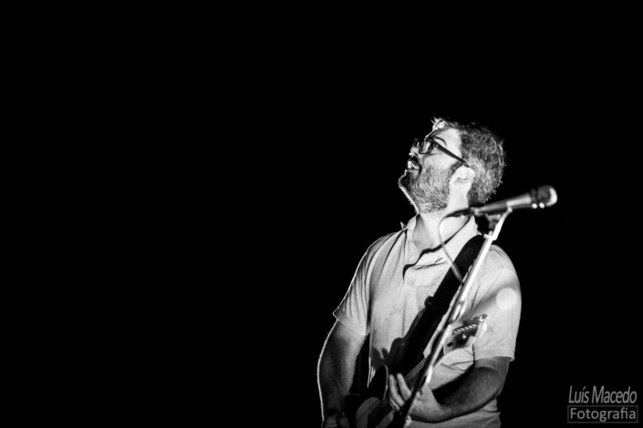 reportagem fotografia lotacao 136 tresporcento lisboa teatro azafama banda concerto musica