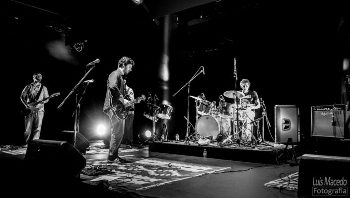 reportagem fotografia lotacao 136 tresporcento lisboa teatro azafama banda concerto musica