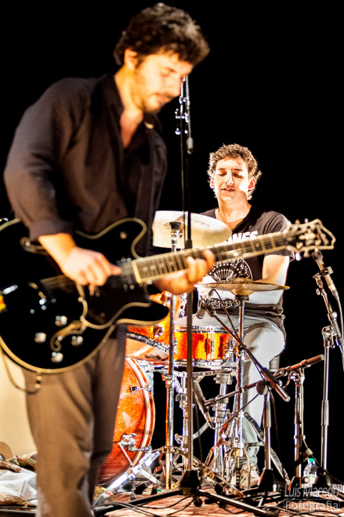 reportagem fotografia lotacao 136 tresporcento lisboa teatro azafama banda concerto musica