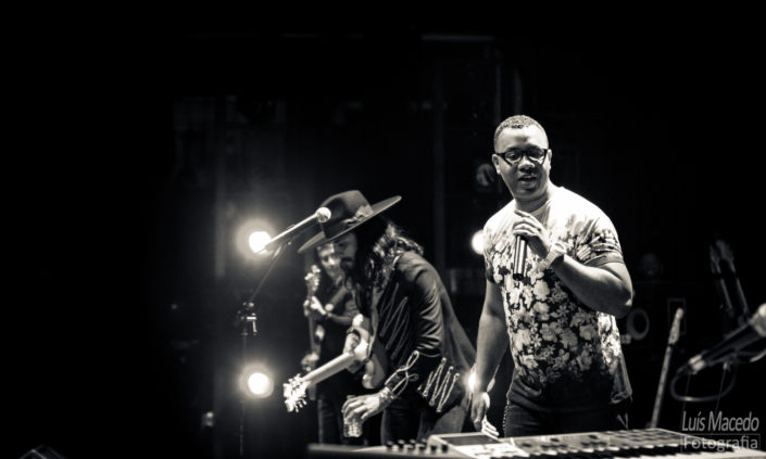 Boss AC Black Mamba Concerto Sintra Musica Funk Dirty Little Brother