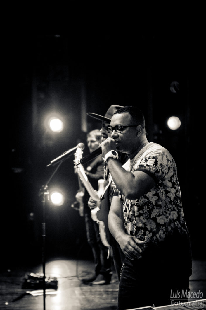 Boss AC Black Mamba Concerto Sintra Musica Funk Dirty Little Brother
