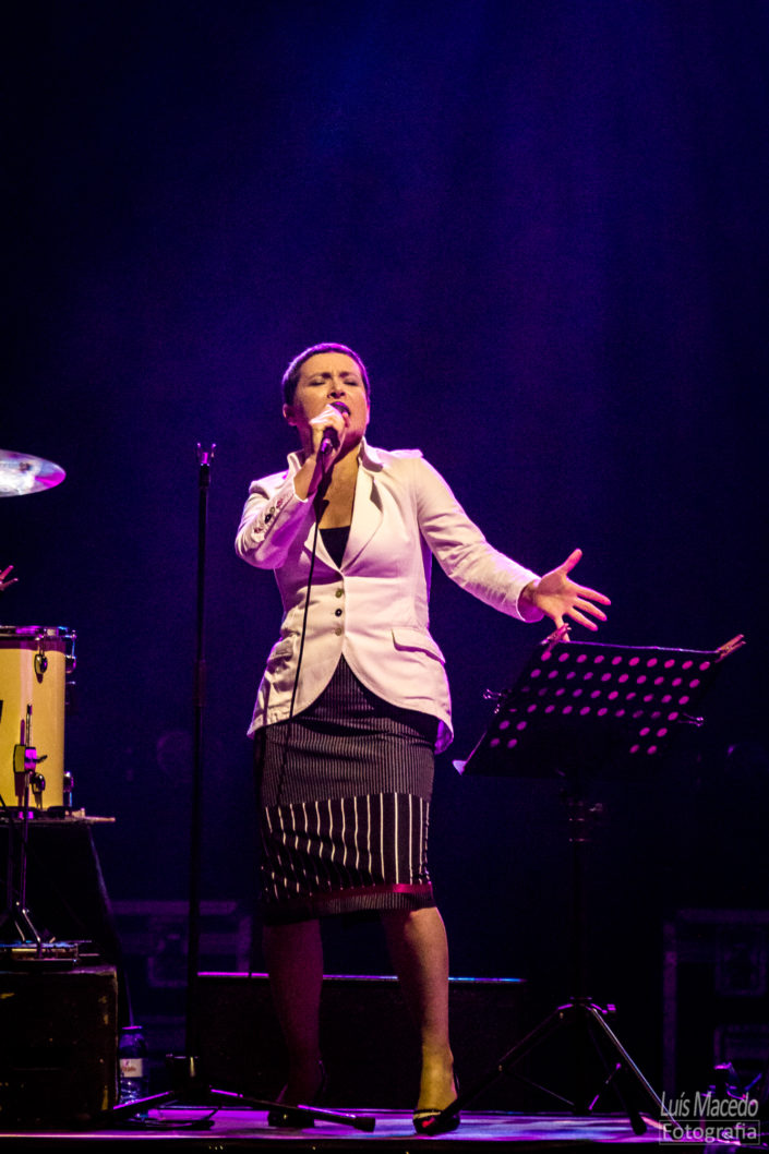 festival groove cascais 2017 musica reportagem concerto pimba bruno nogueira cla