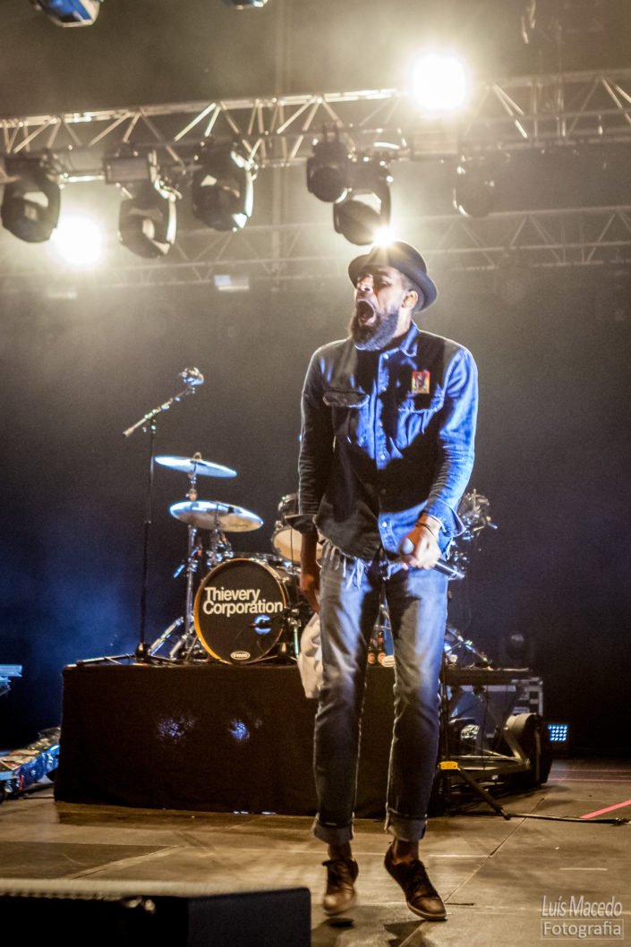 festival groove cascais 2017 musica reportagem concerto electronica thievery corporation