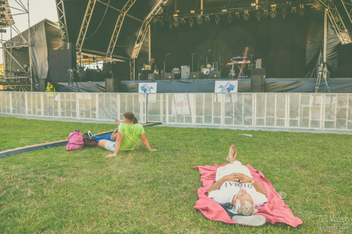 festival sol caparica verao musica praia concerto ambiente publico