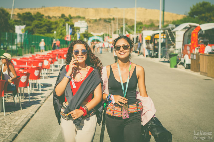 festival sol caparica verao musica praia concerto ambiente publico