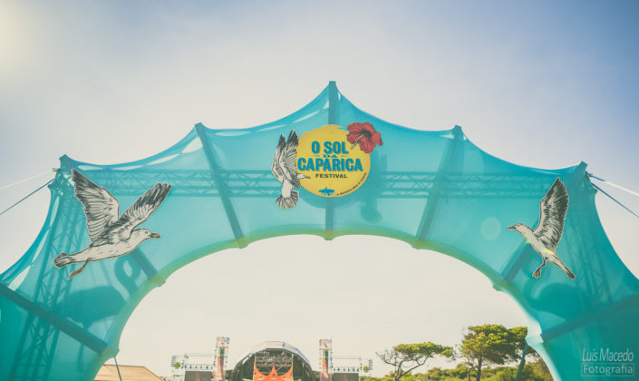 festival sol caparica verao musica praia concerto ambiente publico