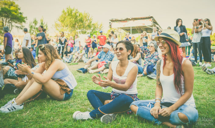 festival sol caparica verao musica praia concerto ambiente publico