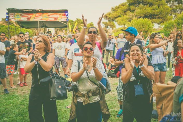 festival sol caparica verao musica praia concerto ambiente publico