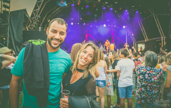 festival sol caparica verao musica praia concerto ambiente publico