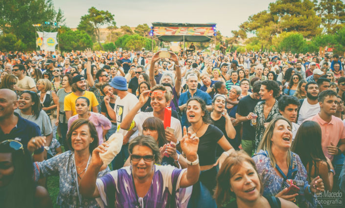 festival sol caparica verao musica praia concerto ambiente publico