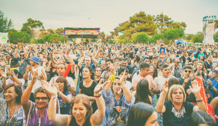 festival sol caparica verao musica praia concerto ambiente publico