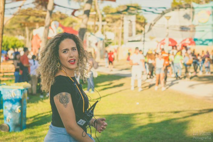 festival sol caparica musica portuguesa fotografia verao ambiente publico fan