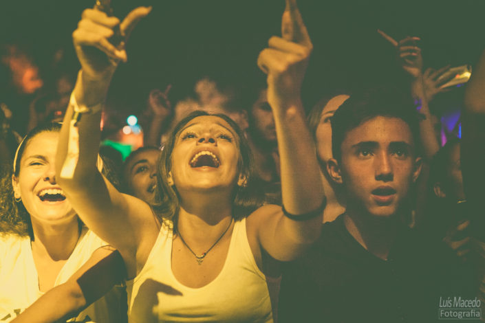 festival sol caparica musica portuguesa fotografia verao ambiente publico fan