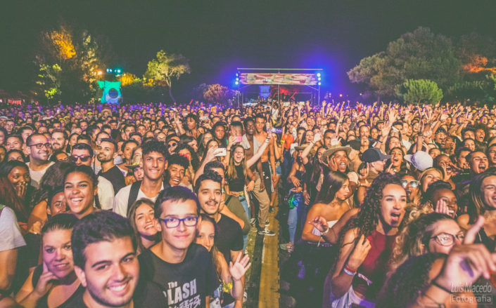 festival sol caparica musica portuguesa fotografia verao ambiente publico fan
