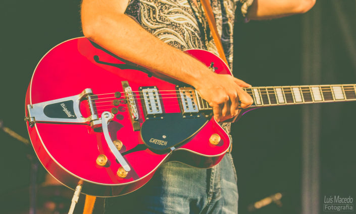 red guitar uria festival sol caparica musica fotografia concerto carga ombro